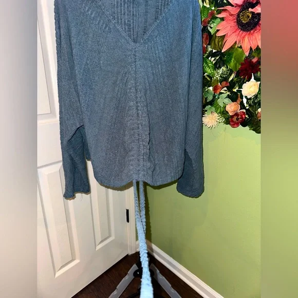 SHEIN Drawstring Rutched Front Top - Picture 5 of 7